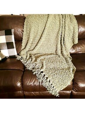 WELL DRESSED HOME
Collections Cozy Throw
Blanket